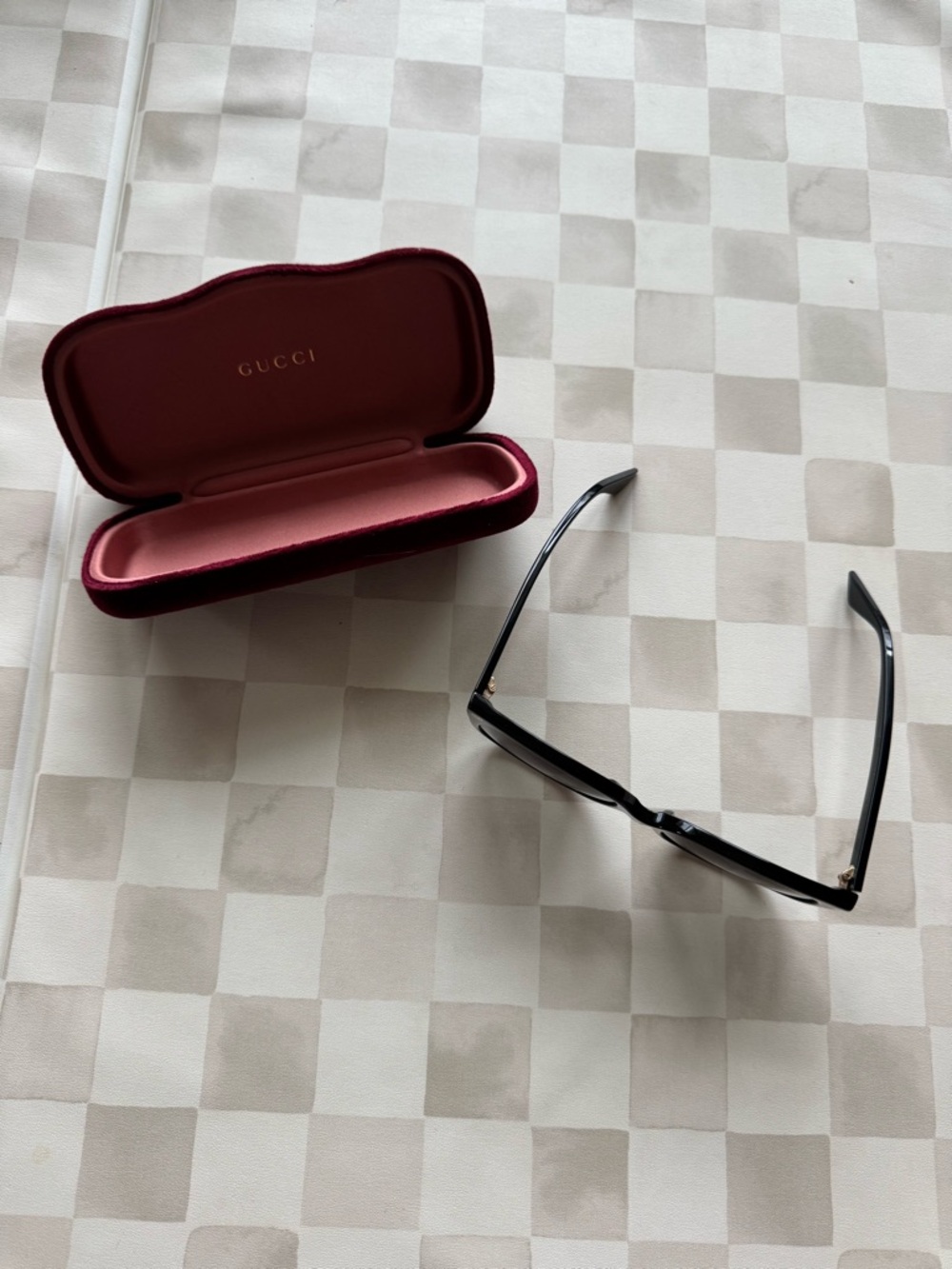 Gucci Black Women's Sunglasses with Gray Gradient Lenses - Picture 5 of 6